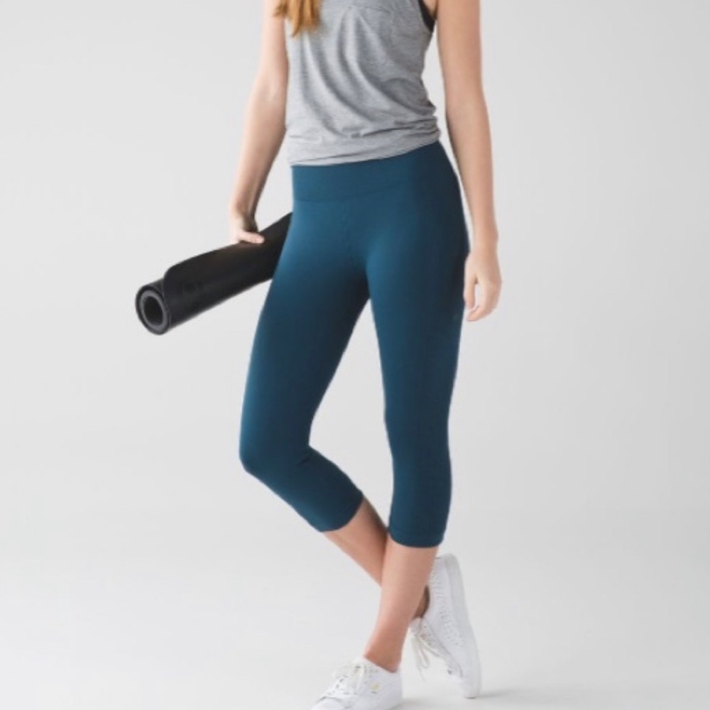 Lululemon Flow and Go Crop, in Alberta Lake